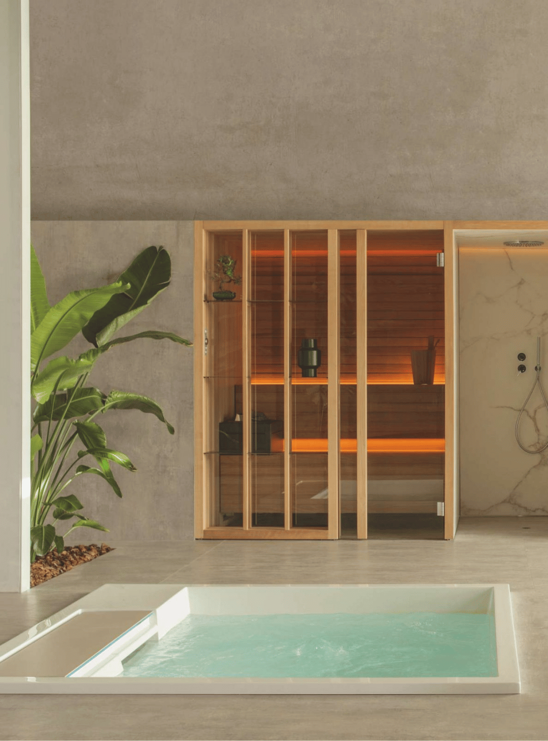 Espace bien-être intérieur avec sauna design et spa encastré, aménagement sur mesure au Pays Basque