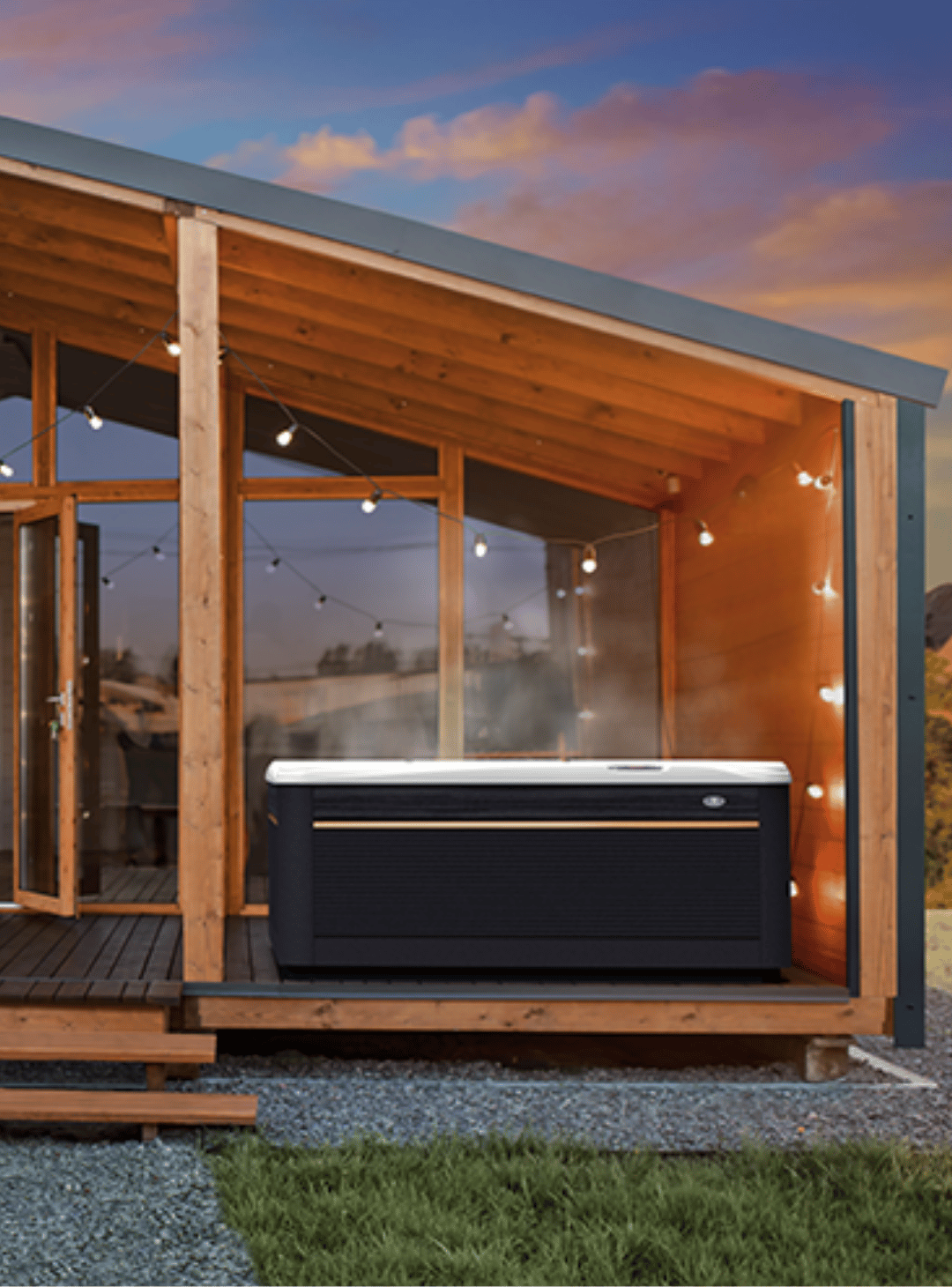 Spa design intégré sous abri bois sur terrasse, installation par Klea Spa à Anglet au Pays Basque